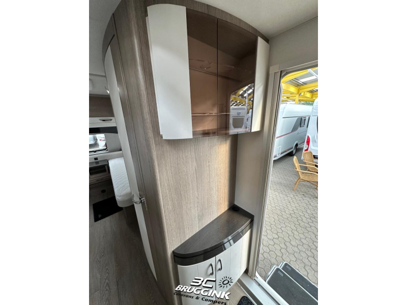 Hobby Prestige 540 UL SINGLE BED MOVER AWNING photo: 11