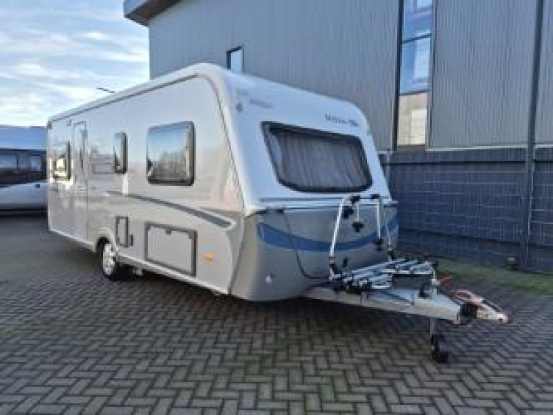 Eriba Nova GL 532 Mover - camas individuales foto: 1