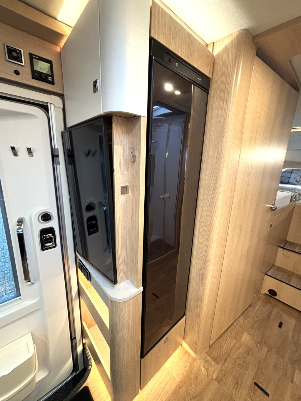 Hymer BMC 680 SilverLine MERCEDES 9T AUTOMAAT ENKELE BEDDEN foto: 8
