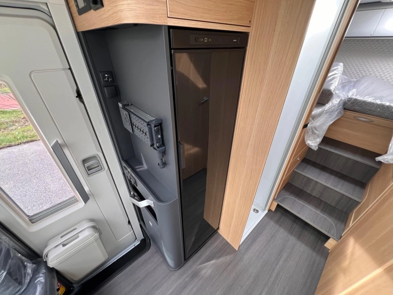 Adria Coral 670 DL AUTOMAAT/180PK  foto: 6