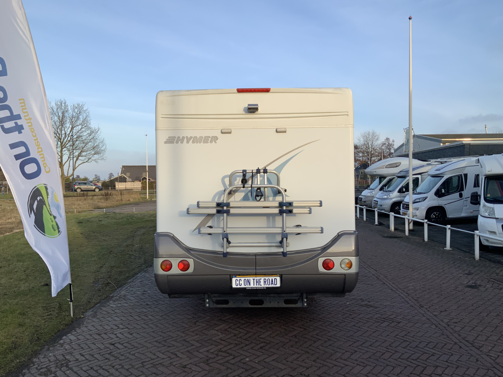 Hymer B 614 2.8 JTD 146 PK Integraal, Dwars – bed & Hef-bed, Garage etc., Bj. 2005 Camper centrum on the road foto: 22