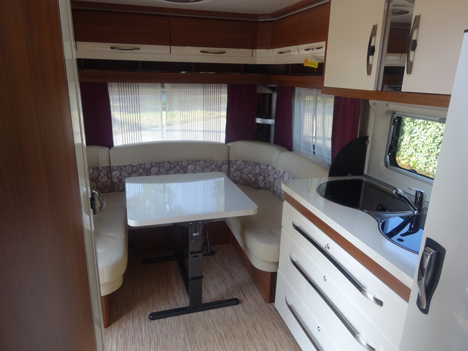 Hobby Excellent 495 UFE Met Mover en Airco foto: 11