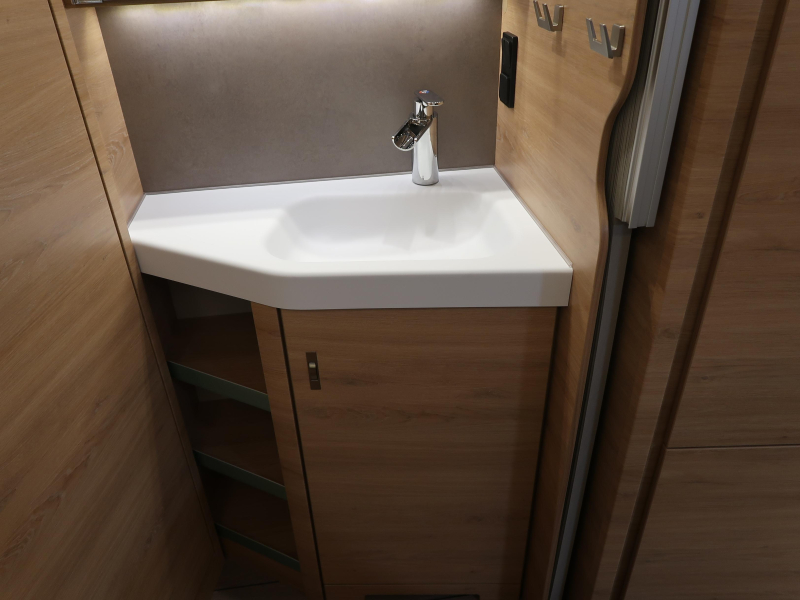 Knaus Sudwind Black Selection 450 FU CAMA FRANCESA / SAL&Oacute;N CIRCULAR foto: 7