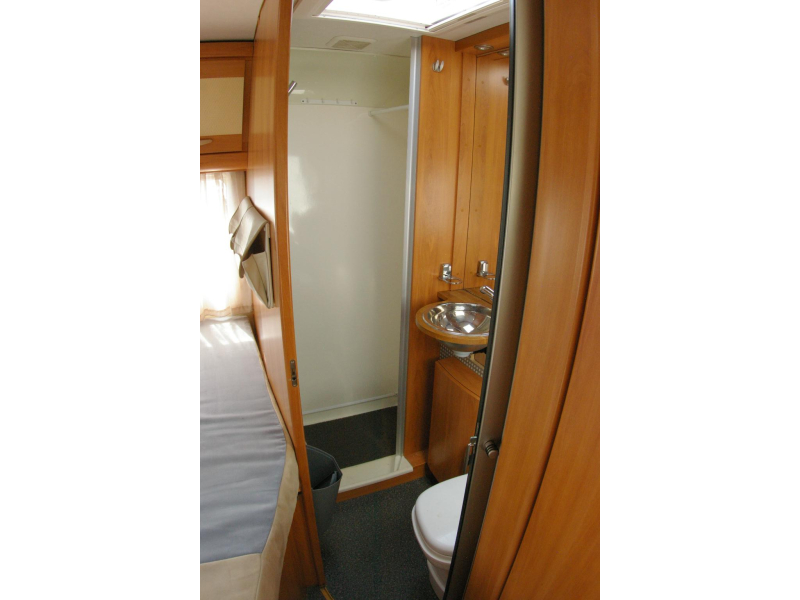 Hymer B 654 Cama francesa, Autom&aacute;tico, Aire acondicionado foto: 15