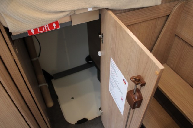 Robuuste AUTOMAAT 180 pk Malibu I 490 LE by Carthago hef-en enkele lengte bedden (124  foto: 52