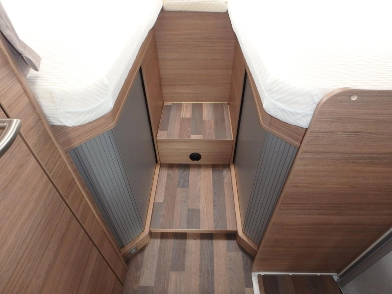 Weinsberg CaraSuite 700 ME foto: 18