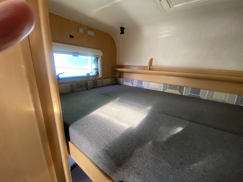 Dethleffs Globetrotter 6 PERS Met stapelbed &XXL garage  foto: 12