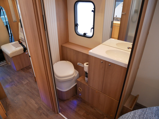 ROLLER Team Auto-Roller 265 TI, Cama Queen, Cama abatible, &iexcl;&iexcl;Garaje XXL!! foto: 14