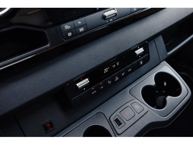 Hymer BMC-I 580 Blackline Zeer compleet.... XXL bed, level, airconditioning, etc foto: 13