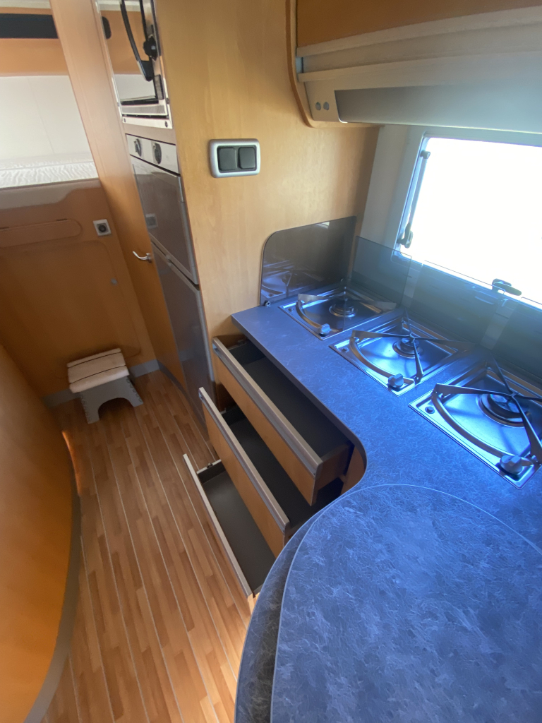 CI Mizar Garage Living 3.0 MultiJet 180 PK, Alkoof, Dwars-bed achter, Garage, Motor-airco, Zeer compleet, 1e eigenaar, Bj, 12 – 2007. Camper centrum on the road Marum  foto: 12