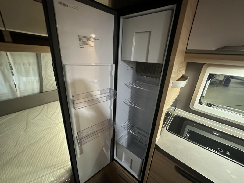 Knaus Sudwind 420 QD grote koelkast | A69  foto: 11