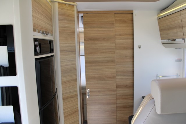 Robuuste Adria Matrix M 670 SK AUTOMAAT 5 gordelplaatsen Queensbed + hefbed (71  foto: 37