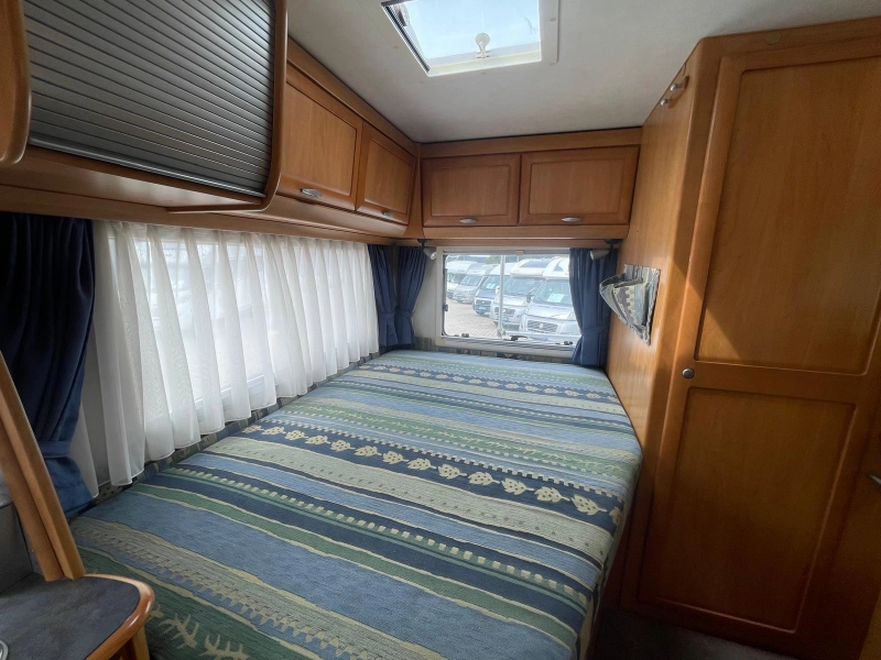 Hymer B 674 Vastbed Hefbed  foto: 12