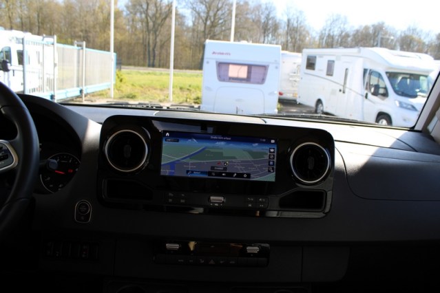 Hymer B MC I 680 equipped with powerful Mercedes 9 G Tronic 170 hp AUTOMATIC single beds + pull-down bed (56 photo: 25