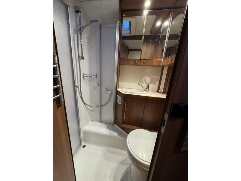 LMC Cruiser Passion 663 G Lente bedden- 7 Meter  foto: 11