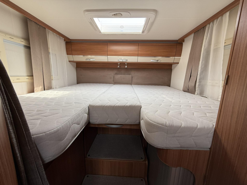 Adria Coral 670 SL Lengtebedden  foto: 12