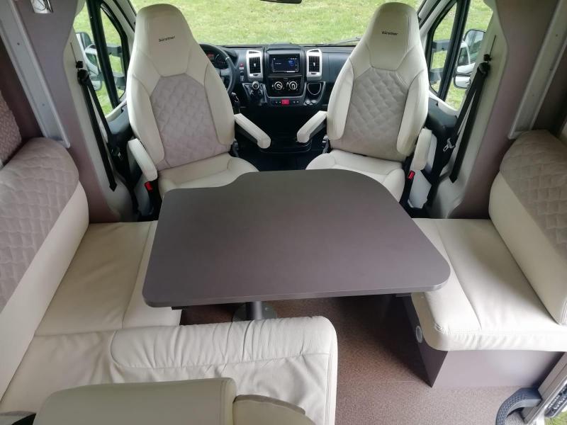 Bürstner Lyseo Privilege 745 met twee luxe hefbed  foto: 2