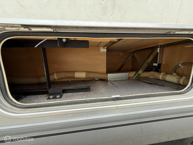 Hymer B 654 Fransbed + Hefbed / Airco op motor! foto: 19