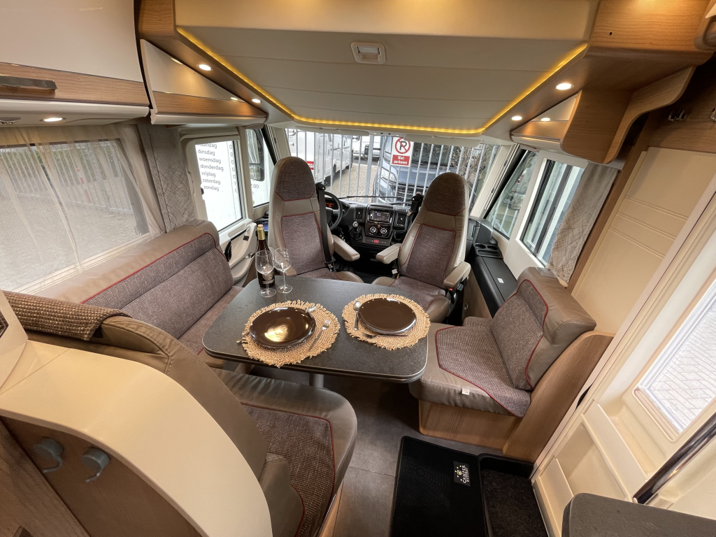 Carthago Malibu 430 LE LITS JUMEAUX+LIT PAVILLON 6.90M BEARLOCK photo : 1
