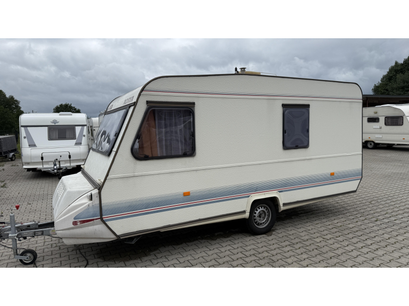Adria Optima 425 TK Festbett Sitzgruppe Toilettenraum Foto: 14