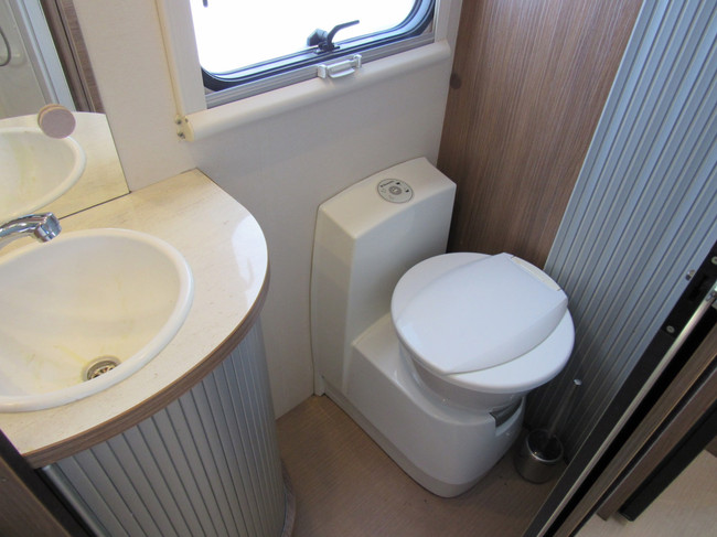 Itineo MB700 Fiat Integriert Queensbett und Hubbett Bj. 2016 Foto: 14