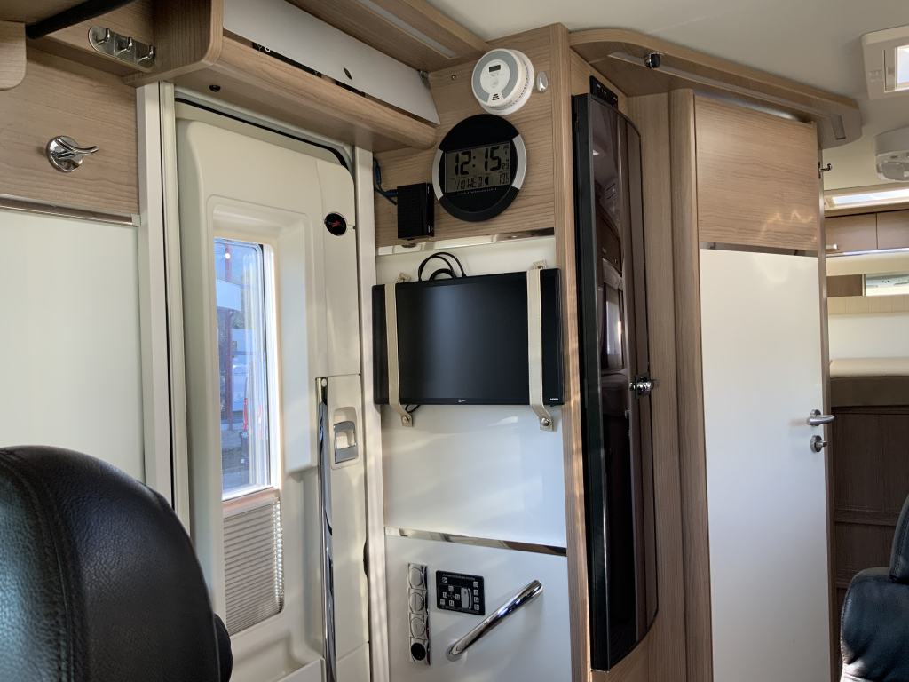Carthago Malibu I 460 AUTOM&Aacute;TICO 150 CV Integral, Camas longitudinales y Cama abatible, Garaje, Aire acondicionado de motor, Aire acondicionado de techo, Sistema de nivelaci&oacute;n, Centro de autocaravanas en la carretera Marum foto: 20