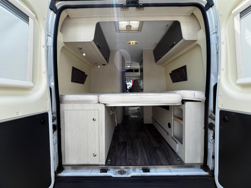 Challenger Vany 114 V Buscamper Cama Transversal foto: 9