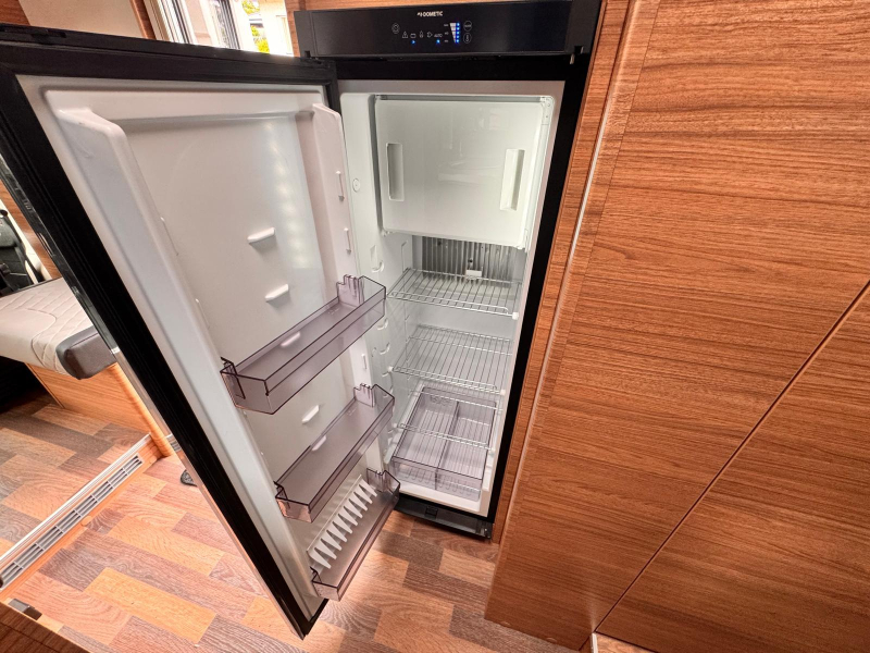Weinsberg CaraSuite 700 ME EH478 ensuite badkamer  foto: 19