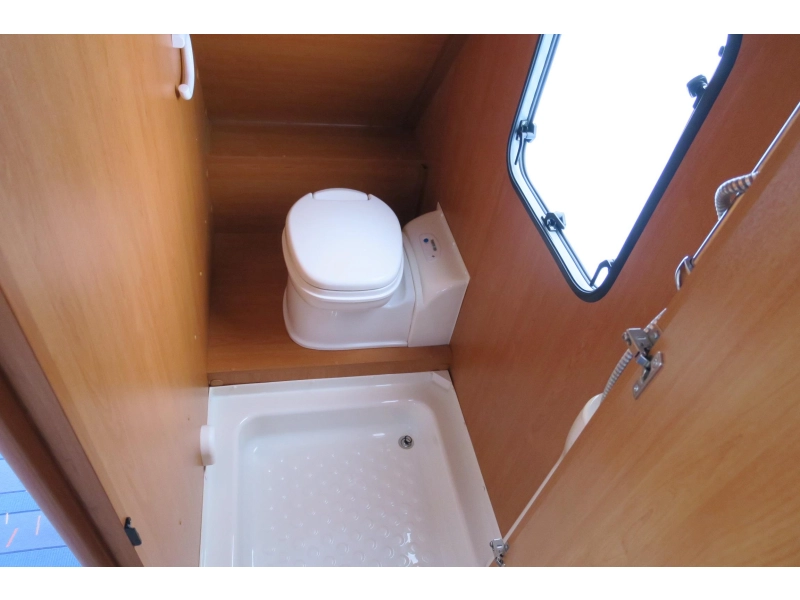 Dethleffs Tourist Light 450 DB AWNING+BIKE RACK photo: 10