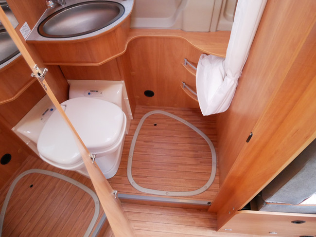 P&ouml;ssl 2Win Plus, autocaravana de 6 metros, &iexcl;&iexcl;&iexcl;cama transversal grande!!! foto: 14