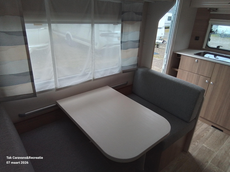 Dethleffs C'Joy 420 QSH Completo con cama transversal foto: 2