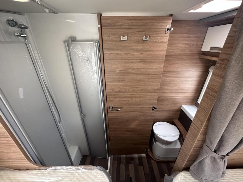 Weinsberg CaraSuite 700 ME Ensuite bad zonder hefbed  foto: 13