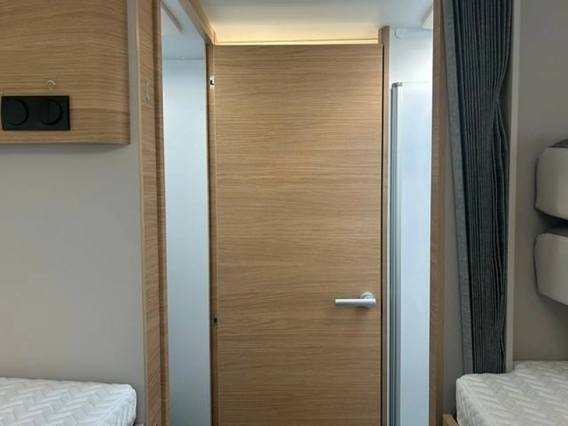 Adria Coral 670 DL 60 Years 180 CV + Autom&aacute;tico foto: 10