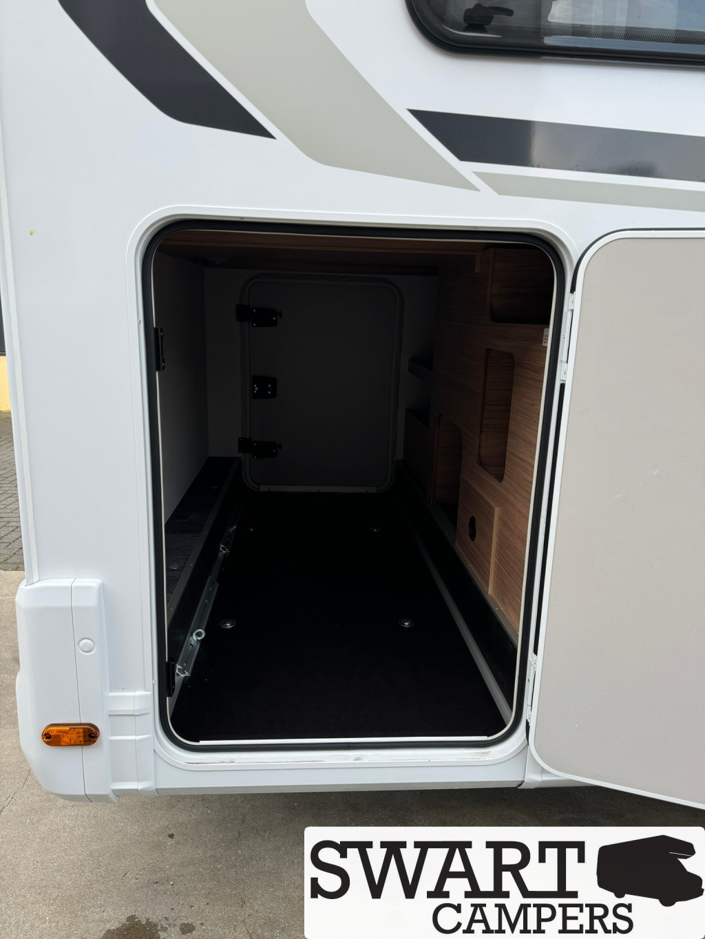 Weinsberg CaraLoft Ford 650 MEG, 155 hp automatic Single beds photo: 20