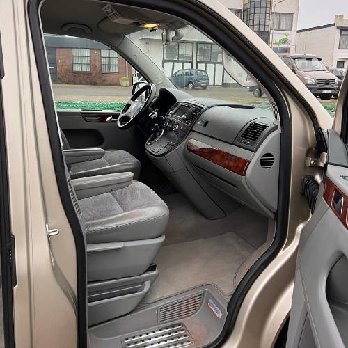 VOLKSWAGEN MULTIVAN TDI 128 KW 2.5 AUT Foto: 6