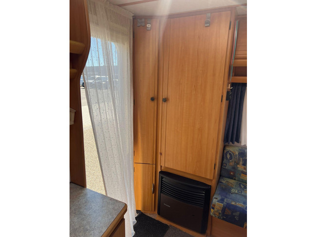 LMC 450 | Porte-v&eacute;los | Mover semi-automatique | Dinette | Auvent | Chauffage photo : 10