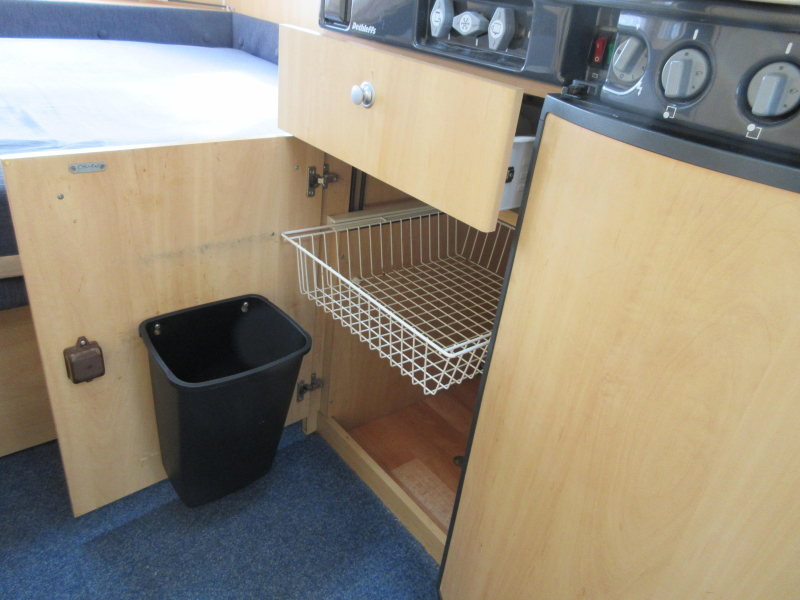 Dethleffs Camper 440 DB TRANSVERSE BED AND MOVER photo: 10