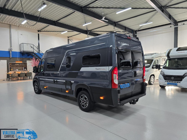 Adria Twin Supreme 640 SLB *Automaat 180pk* Lengtebedden foto: 22