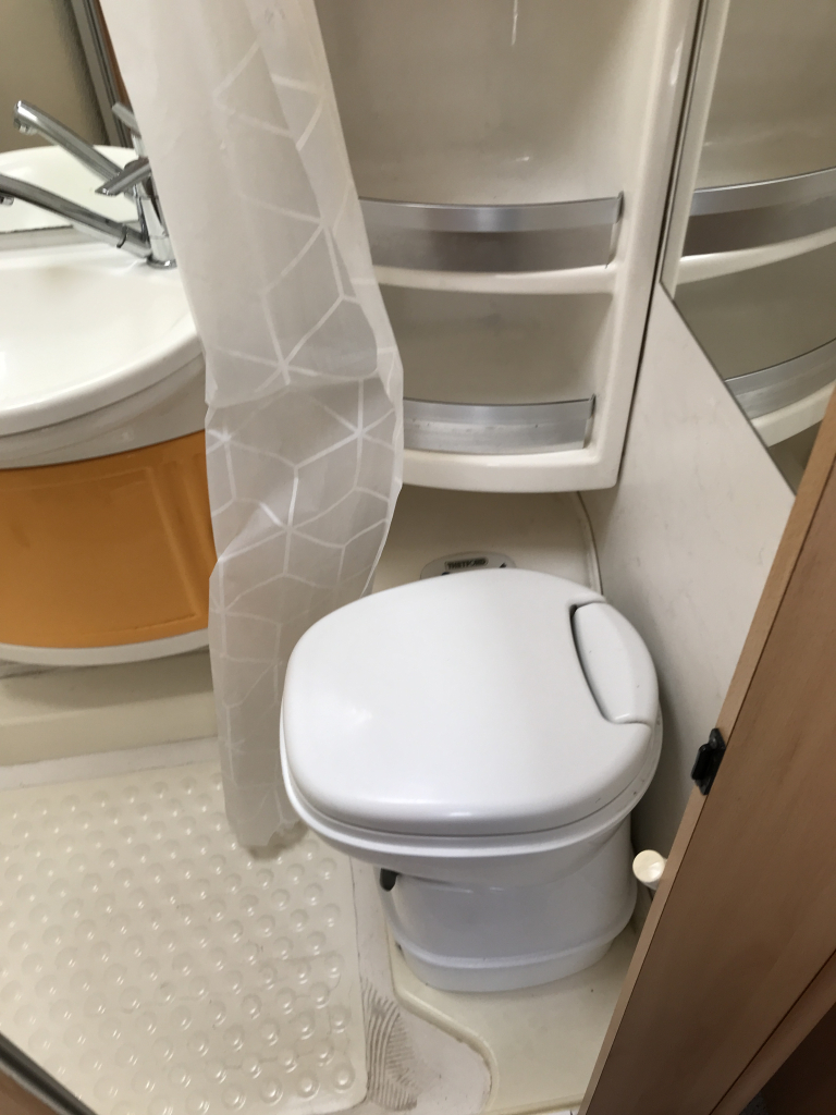 Dethleffs A 5420 &ndash; 5 couchages &ndash; Nouveau contr&ocirc;le technique - photo : 13