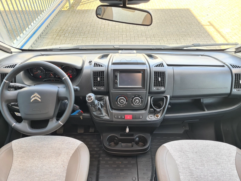 LMC Breezer V 643 G Lengtebedden/Schotel  foto: 3