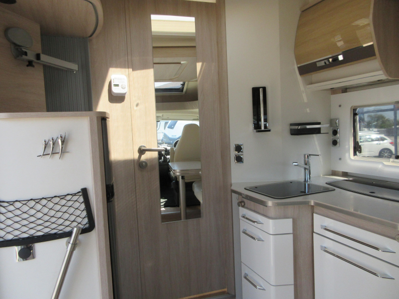 Rapido 696 F Premium Edition AUTOMAAT FACE TO FACE  foto: 5