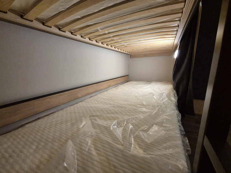 Knaus Sport 500 QDK met 3 stapelbedden!  foto: 11