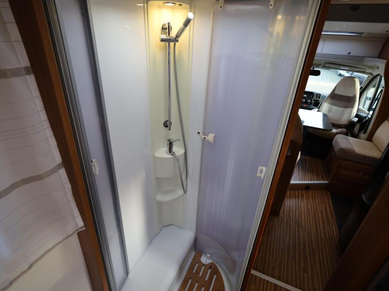 Adria Matrix M 670 SC queensbed + hefbed  foto: 13