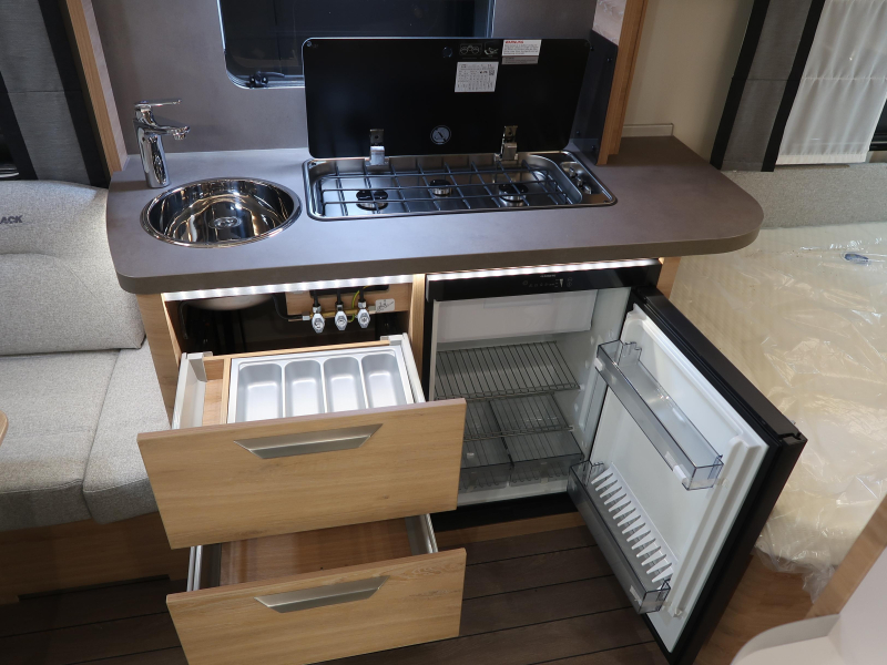 Knaus Sudwind Black Selection 450 FU CAMA FRANCESA / ASIENTO REDONDO foto: 11