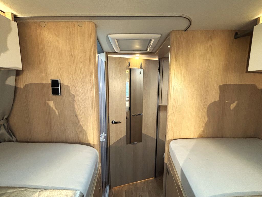 Hymer BMC 680 SilverLine MERCEDES 9T AUTOMAAT ENKELE BEDDEN foto: 3
