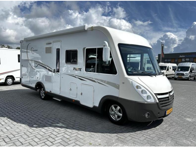 Pilote Explorateur G 741 Dwarsbed/Hefbed/Alde/2012  foto: 1