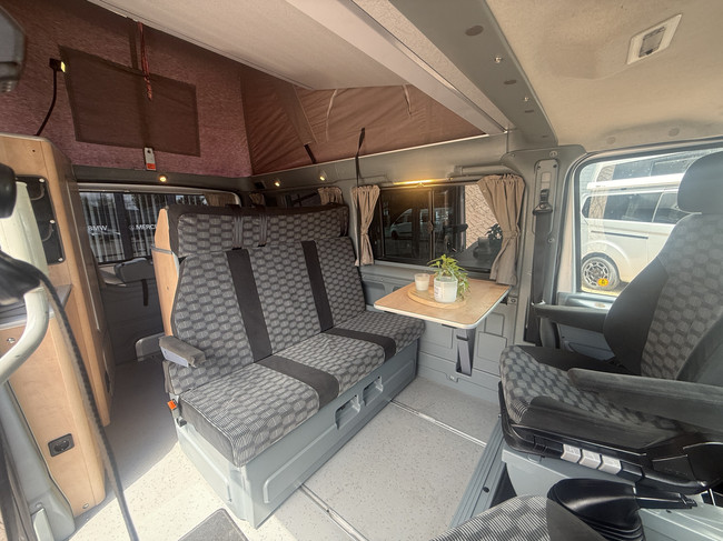 Westfalia ford nugget 4 slaapplaatsen airco hefdak lmv standkachel trekhaak zonnepaneel bearlock foto: 11