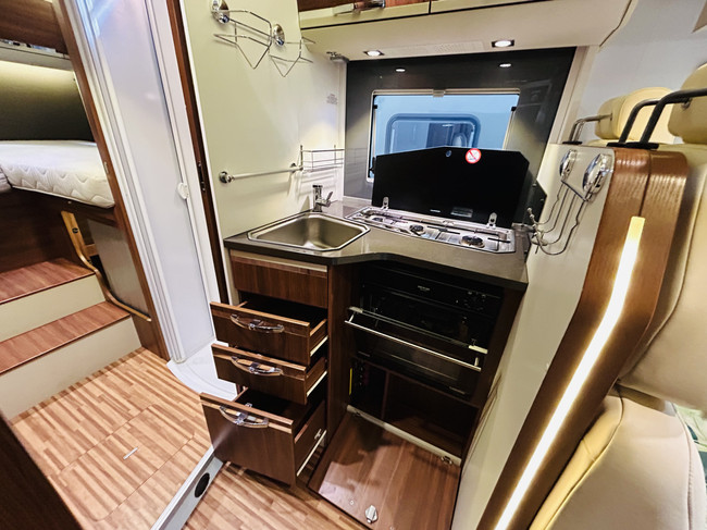 Adria MATRIX M 670SL PLUS Met enkele bedden en slechts 65.000 Km! foto: 18