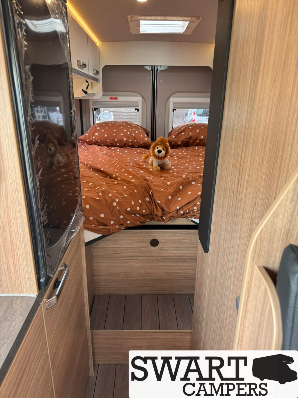 Weinsberg CaraBus 630 ME Edition [Fire], 140 pk Maxi Automaat Lengtebedden foto: 14