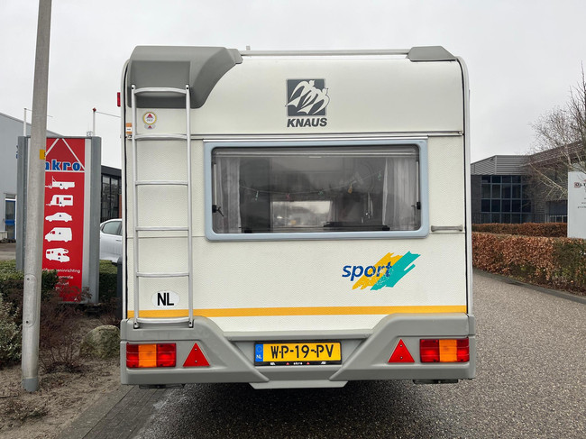 Knaus Sport 2404 | Auvent | Mover semi-automatique | Lit fixe | Dinette (coin salon rond) | Chauffage | Toilette &agrave; cassette | Galerie de toit/&eacute;chelle photo: 5